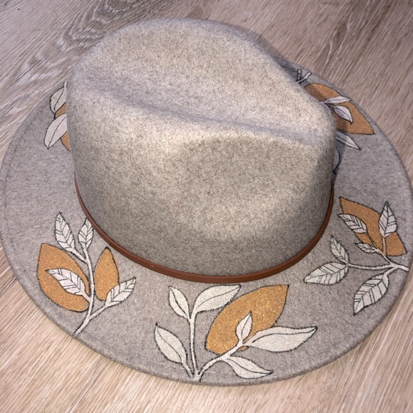 Custom painted floral summer hat - Picture 3 of 3